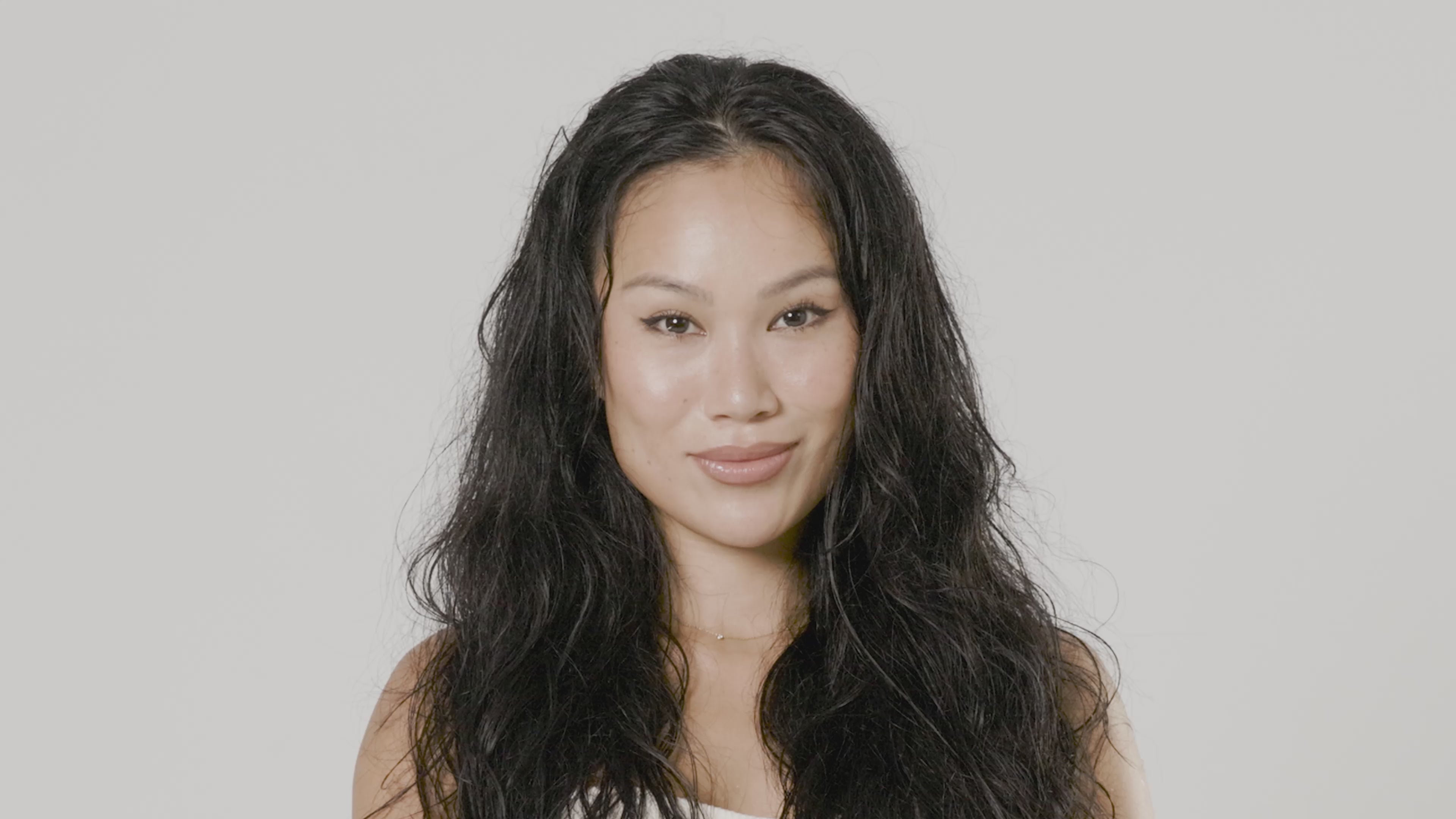Load video: NB Airwrap 6in1-styler and dryer Video